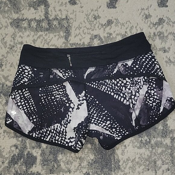 Lululemon Speed shorts - Picture 2 of 10